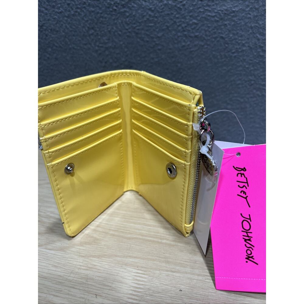 Betsey Johnson Kitsch Spin Me Bi-Fold Yellow Wallet BJ34665M New Sealed - Picture 10 of 13